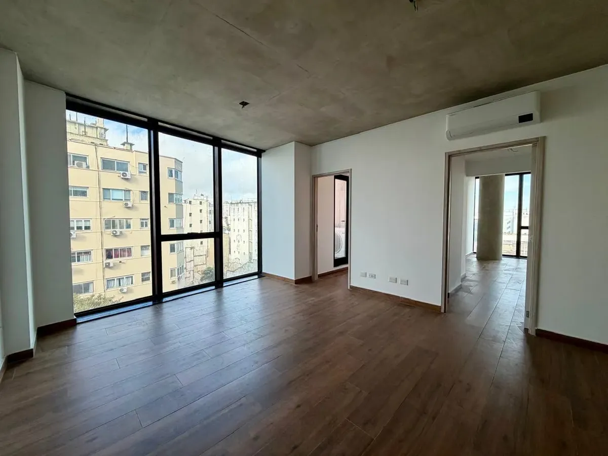 6to piso esquina con balcón