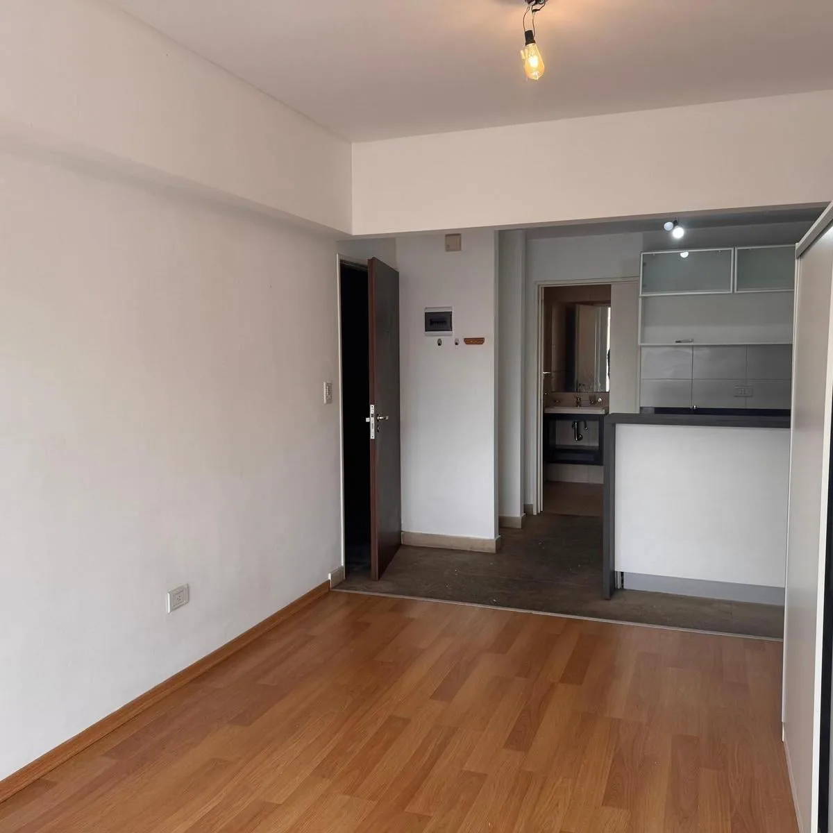Monoambiente con balcón y pileta