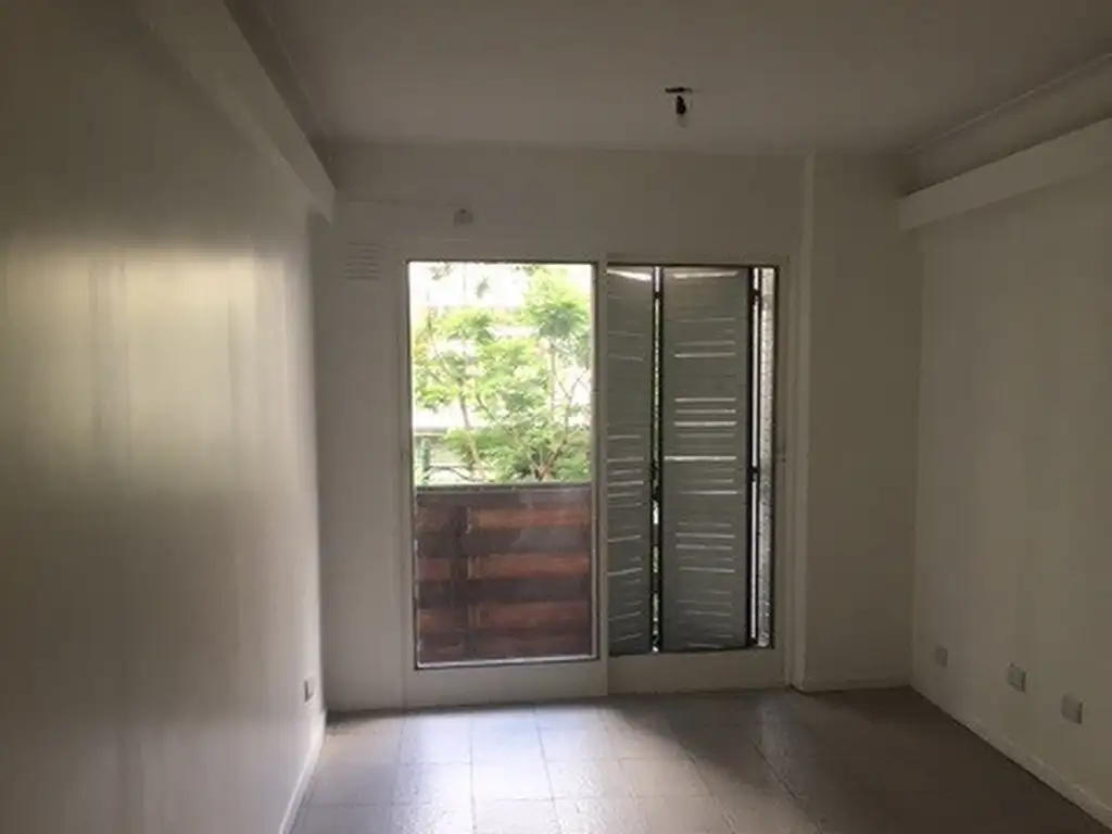 Departamento con balcón corrido