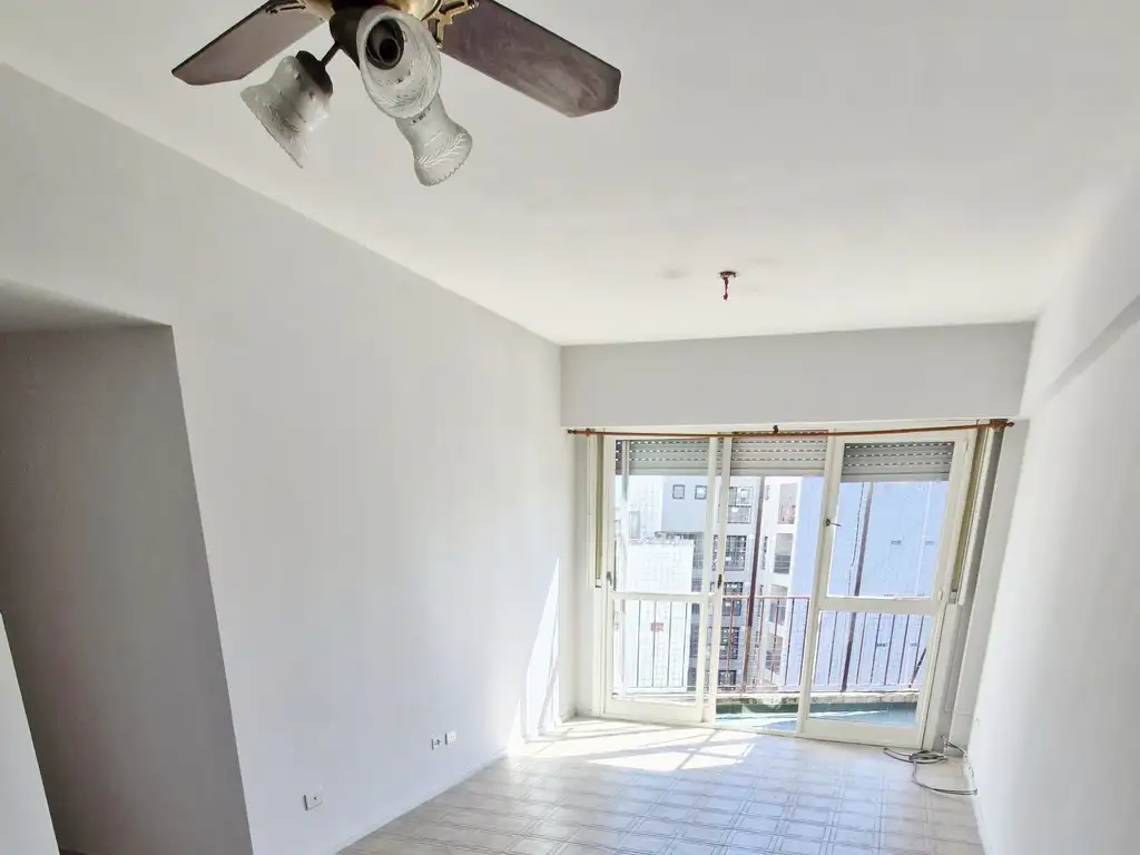 Departamento con dos balcones