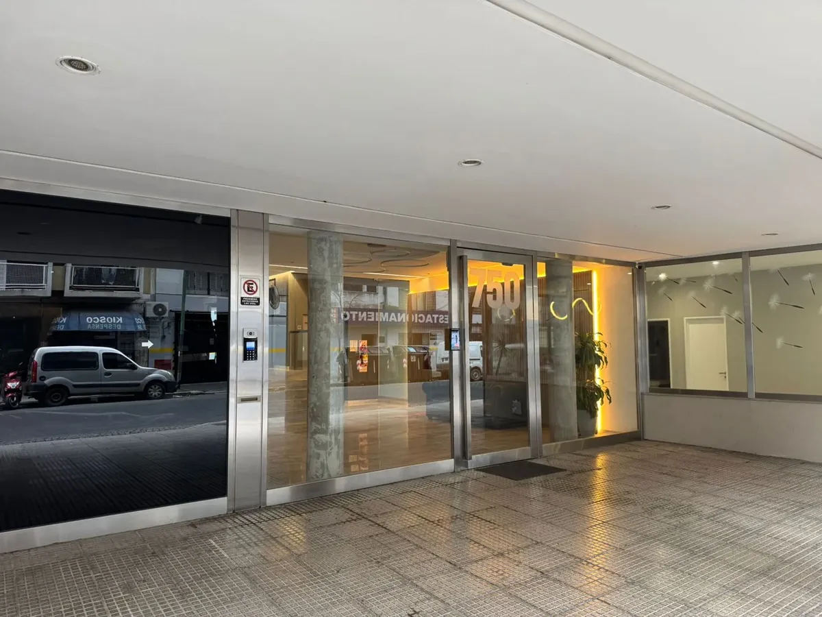 Monoambiente con balcón y amenities