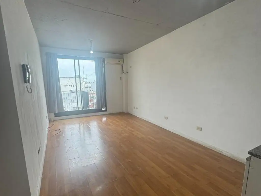 Departamento con balcón en Caballito