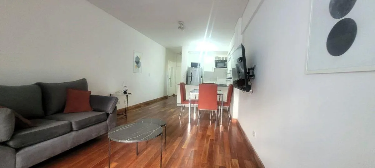 Monoambiente con balcón y pileta