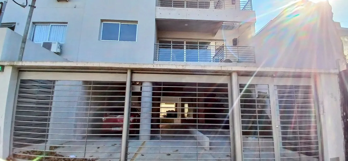 3 ambientes con balcón y terraza