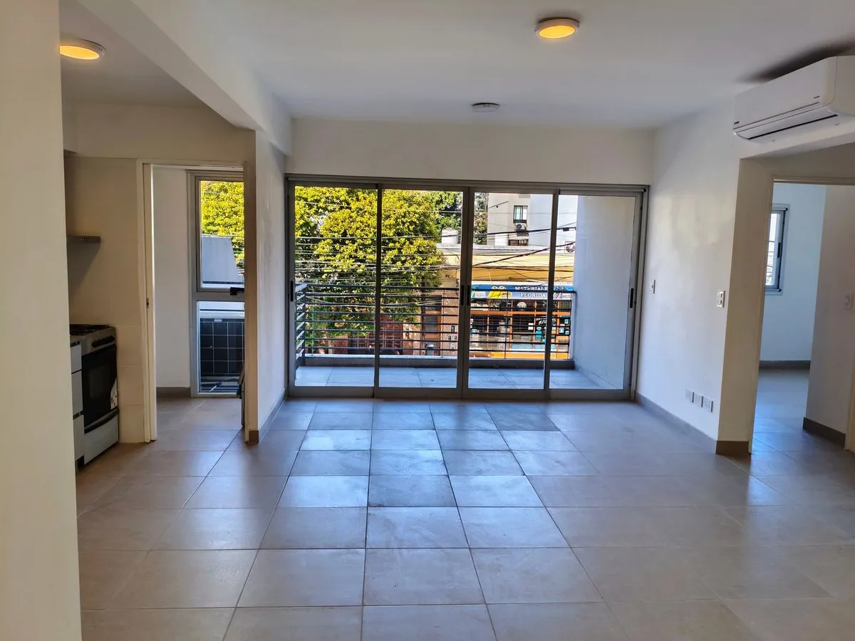 3 ambientes con balcón y terraza