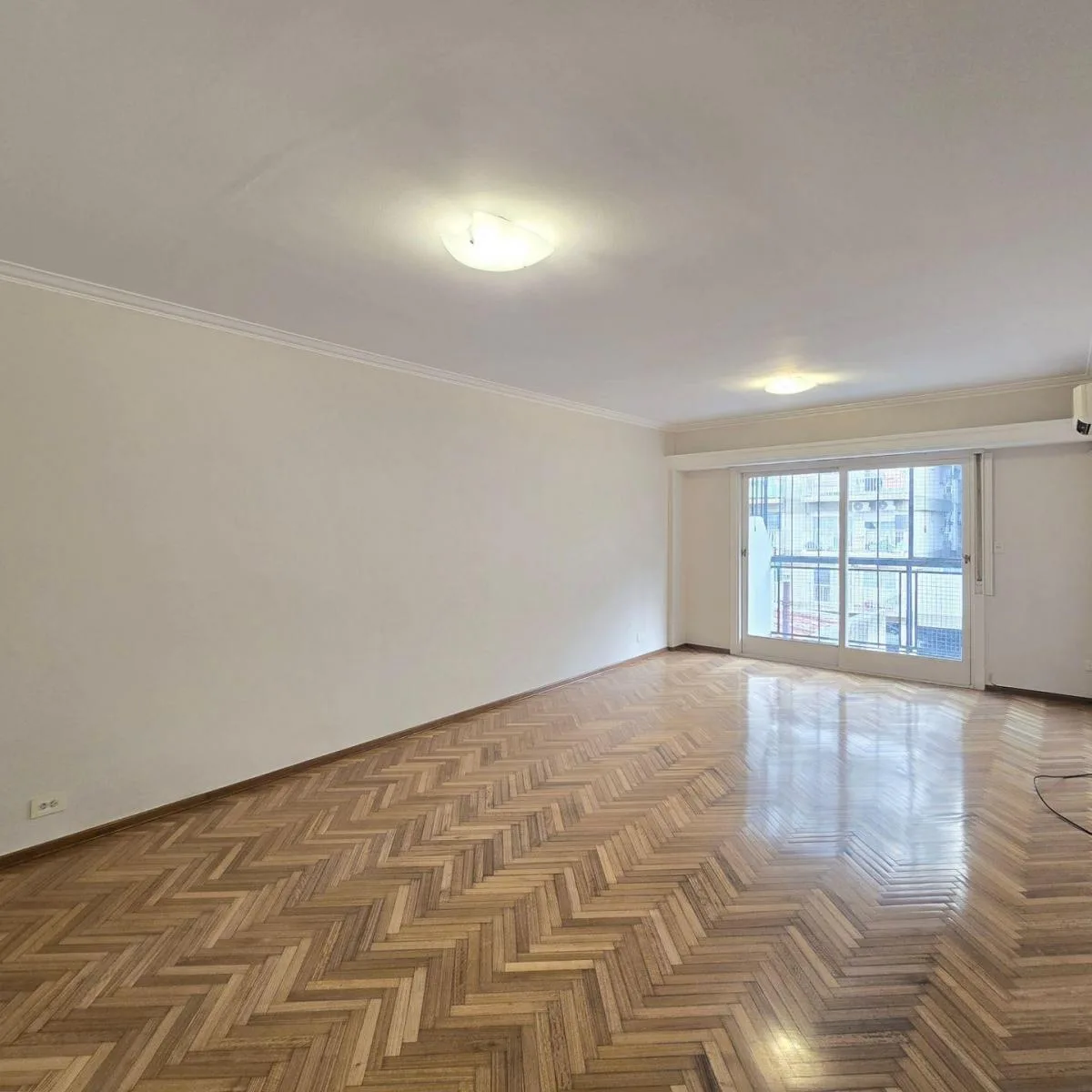 Semipiso con balcón y cochera