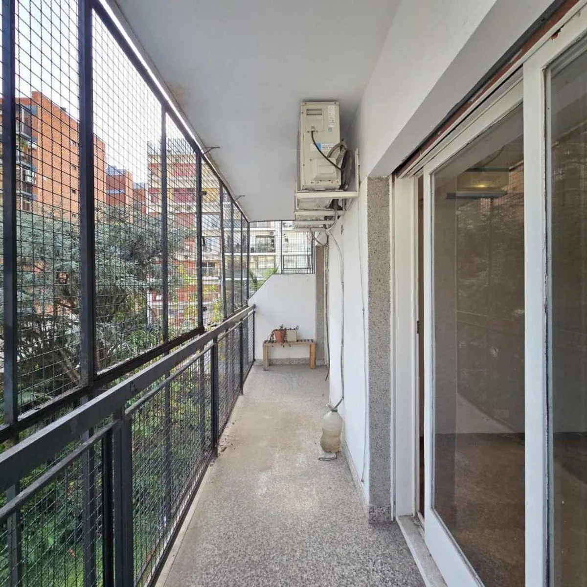 Semipiso con balcón y cochera