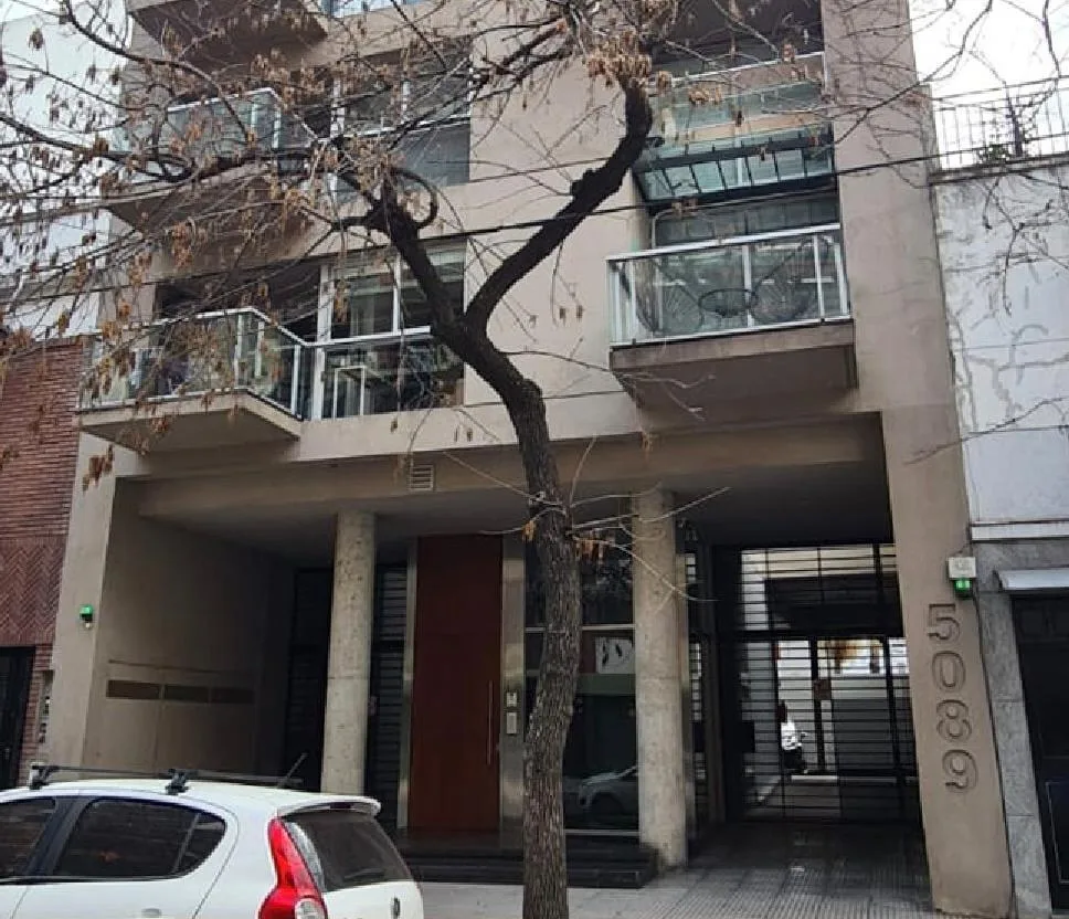 Departamento con balcón al frente
