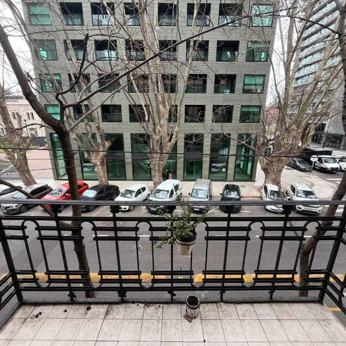 Departamento con 3 balcones