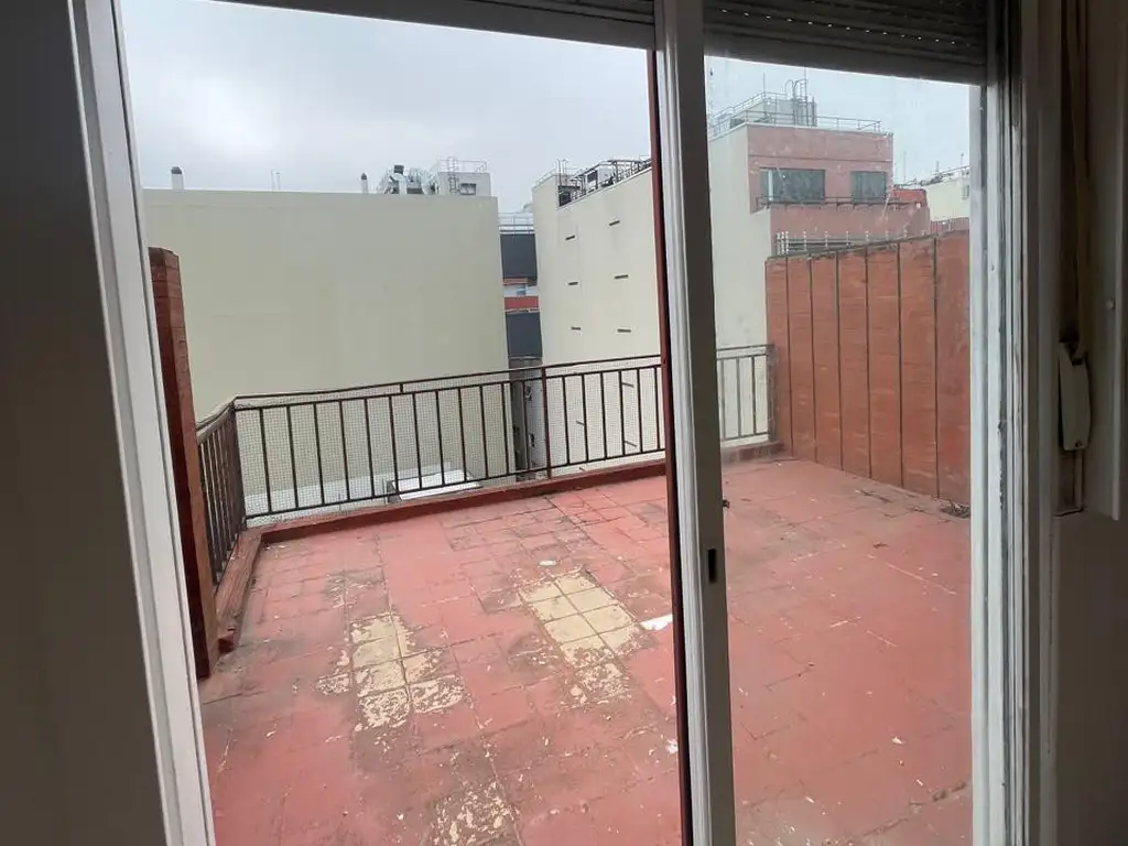 Estudio con balcón propio en Almagro