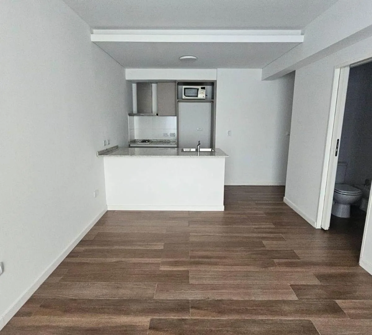 Monoambiente con balcón