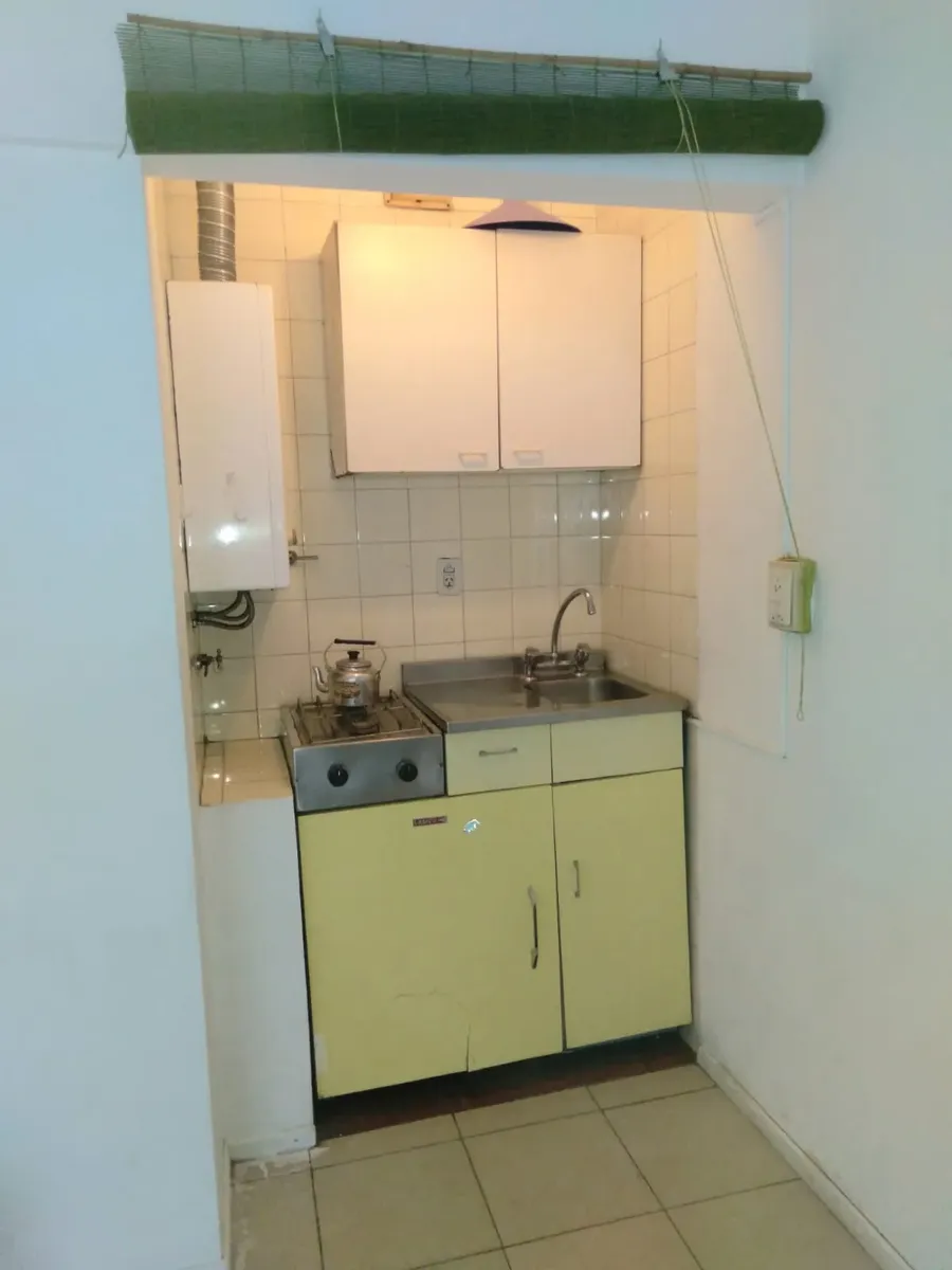Dpto De Un Ambiente Con Amplio Patio, Luminoso Y Silencioso