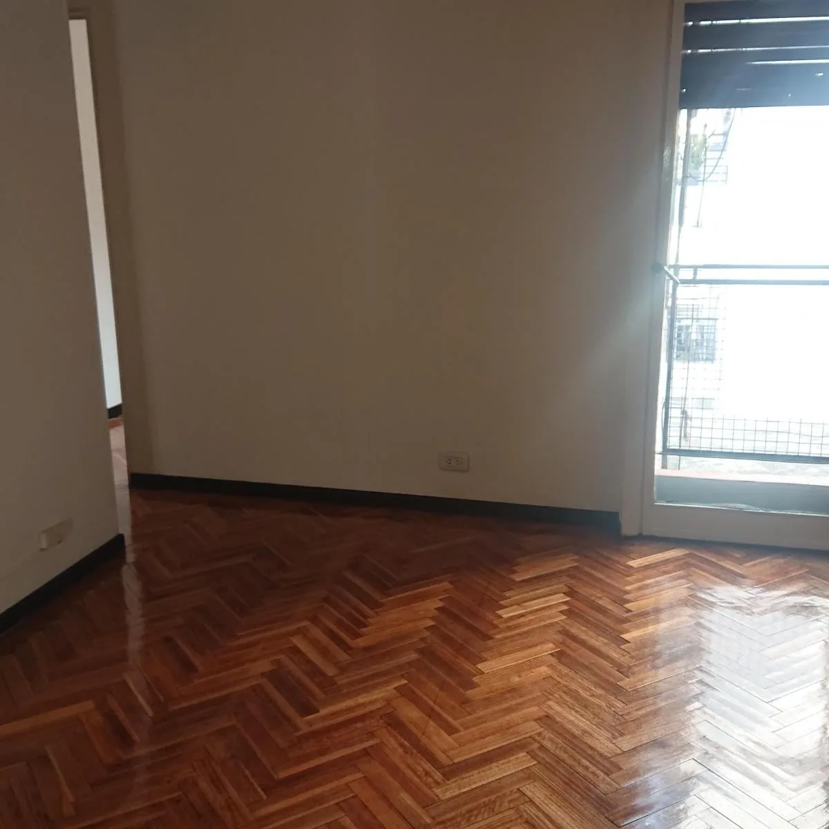 2 ambientes con balcón francés