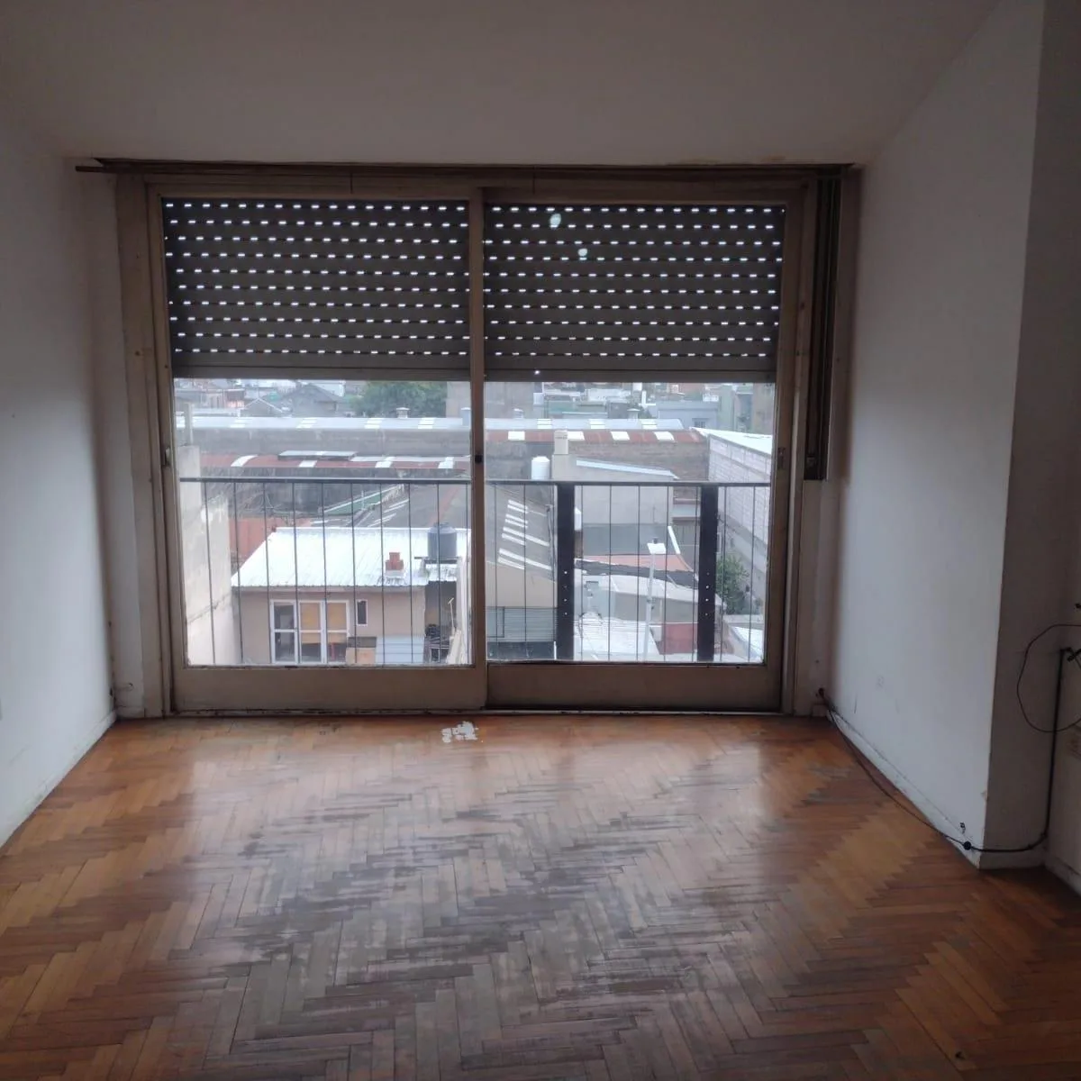 Departamento con balcón y baulera