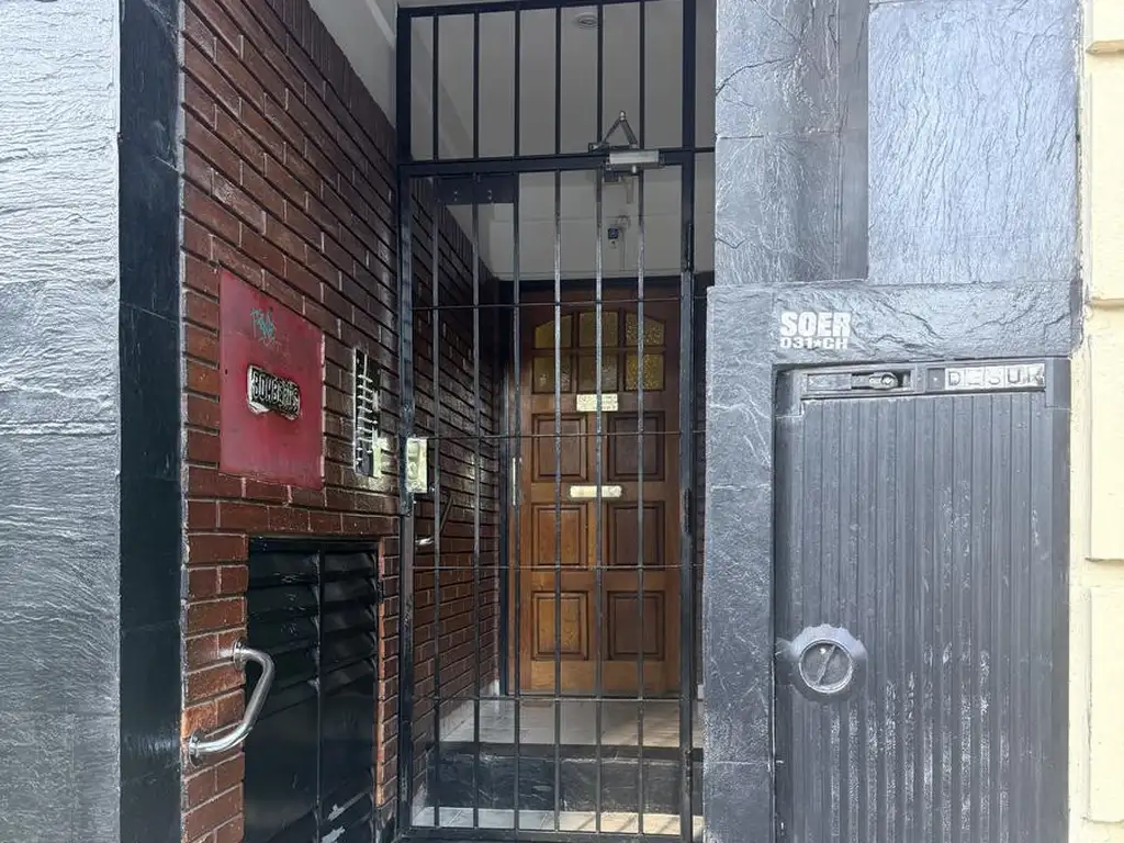 Monoambiente con balcón y cocina SIAM