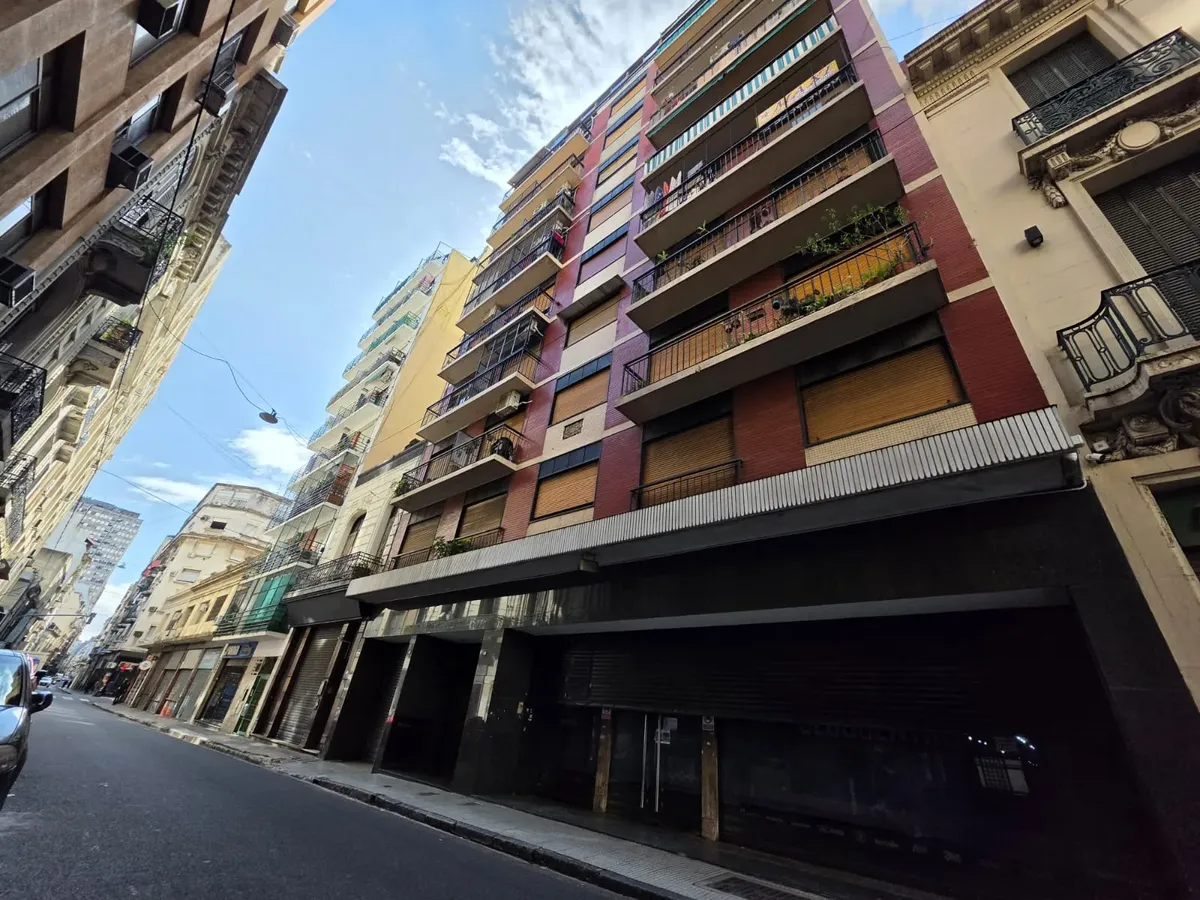 Departamento con balcón en Monserrat