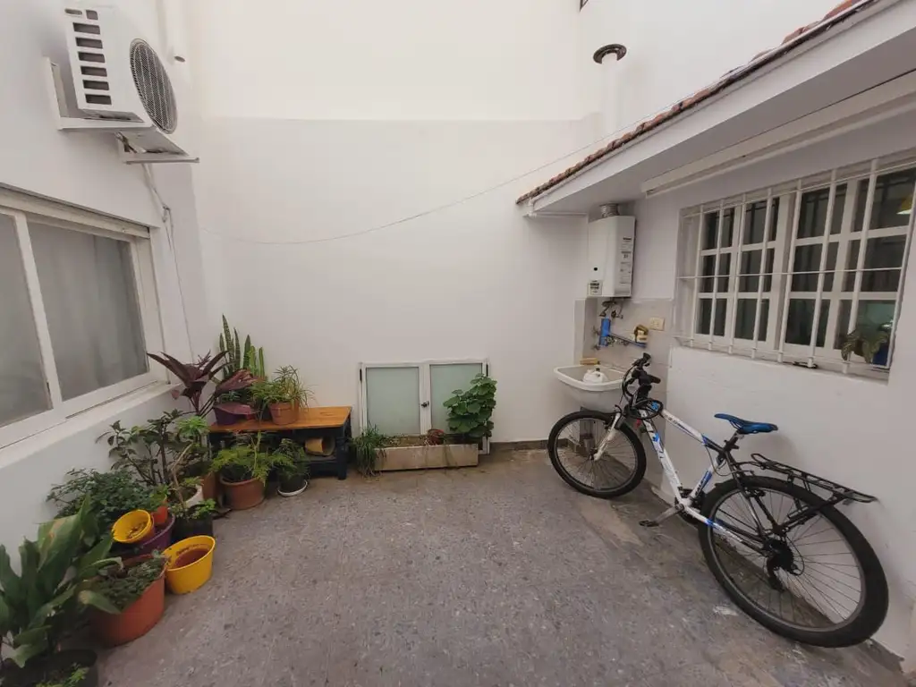 Planta baja con patio amoblado
