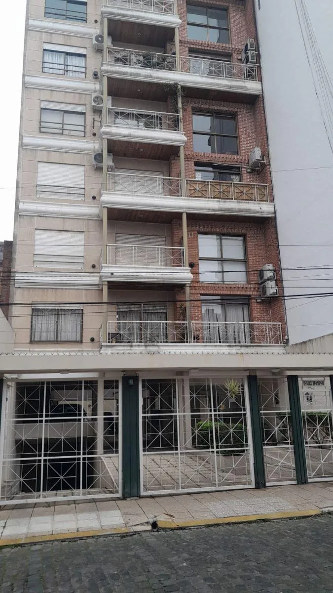 2 ambientes con cochera cubierta