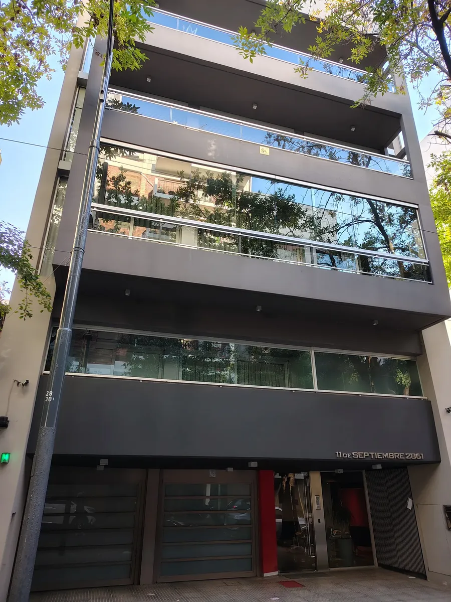 Monoambiente con balcón y pileta