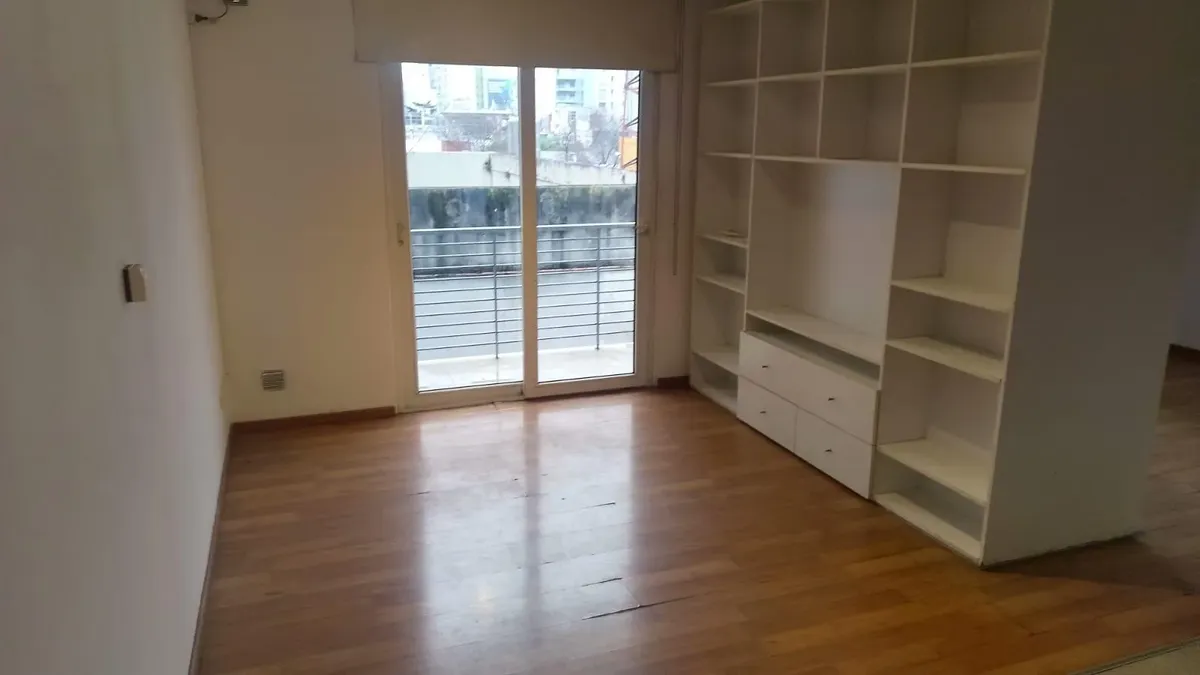 Monoambiente con balcón en Colegiales