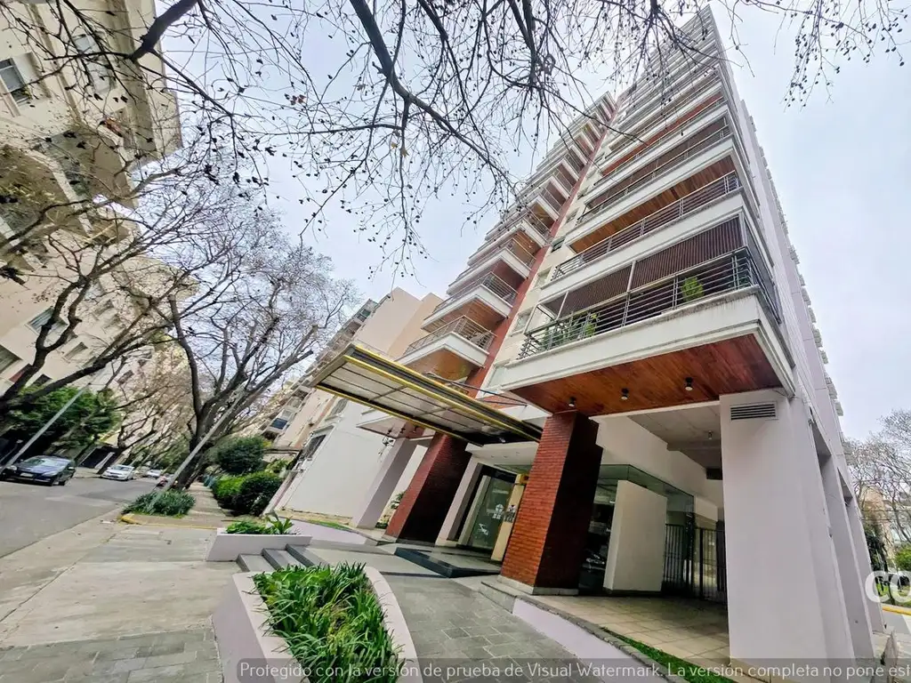 Piso alto con balcón y suite