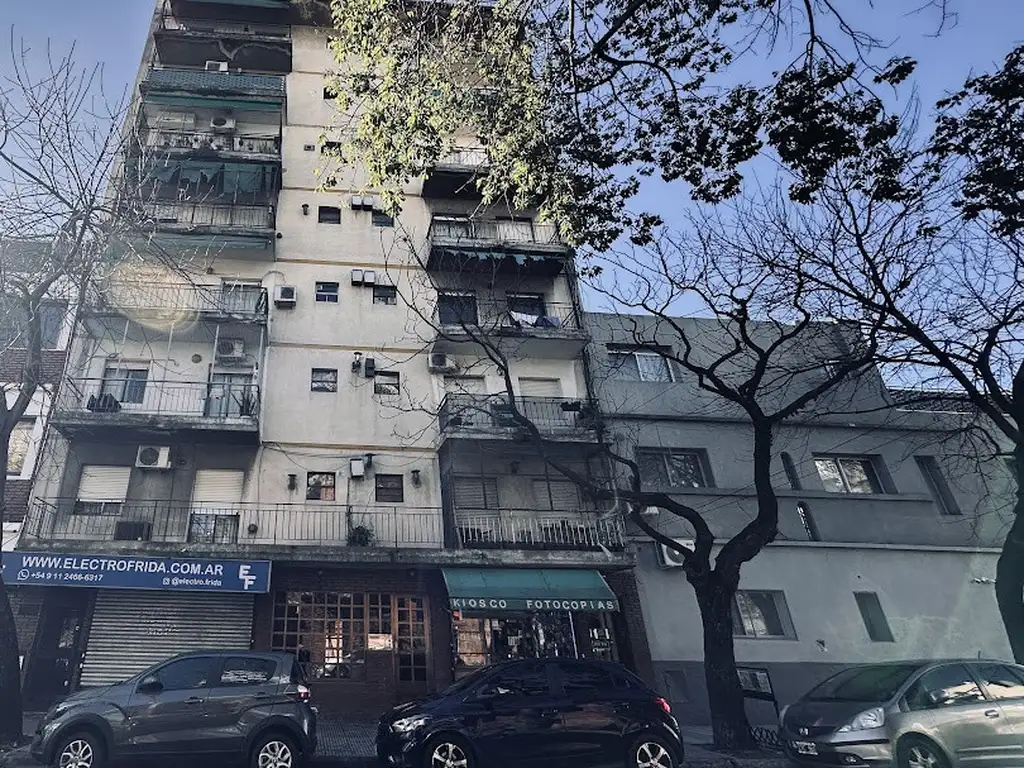 Departamento con balcón en Boedo
