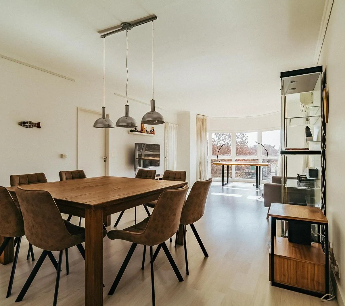 3 suites, balcón y cochera