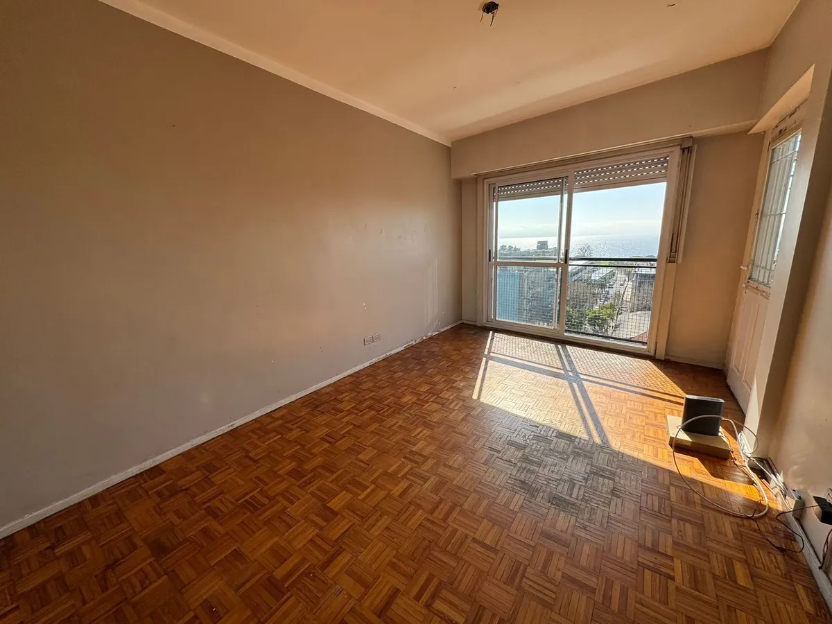 Piso 11 con balcón y vista al río