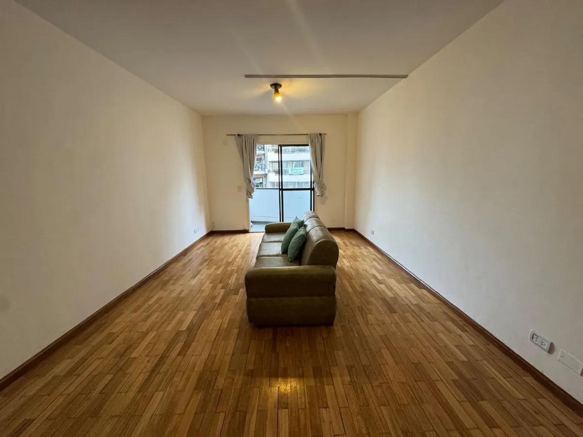 Monoambiente con balcón en Barrio Norte
