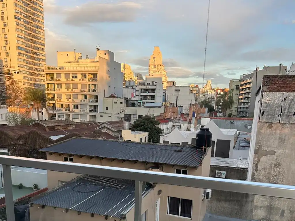 Luminoso con cochera y piscina
