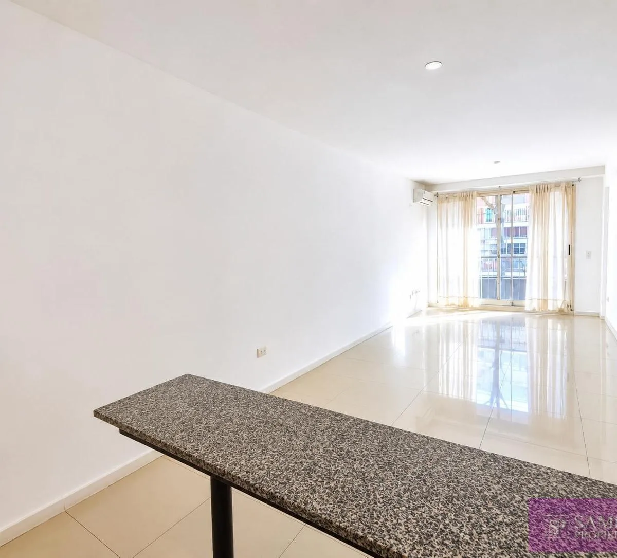 2 ambientes con patio y laundry