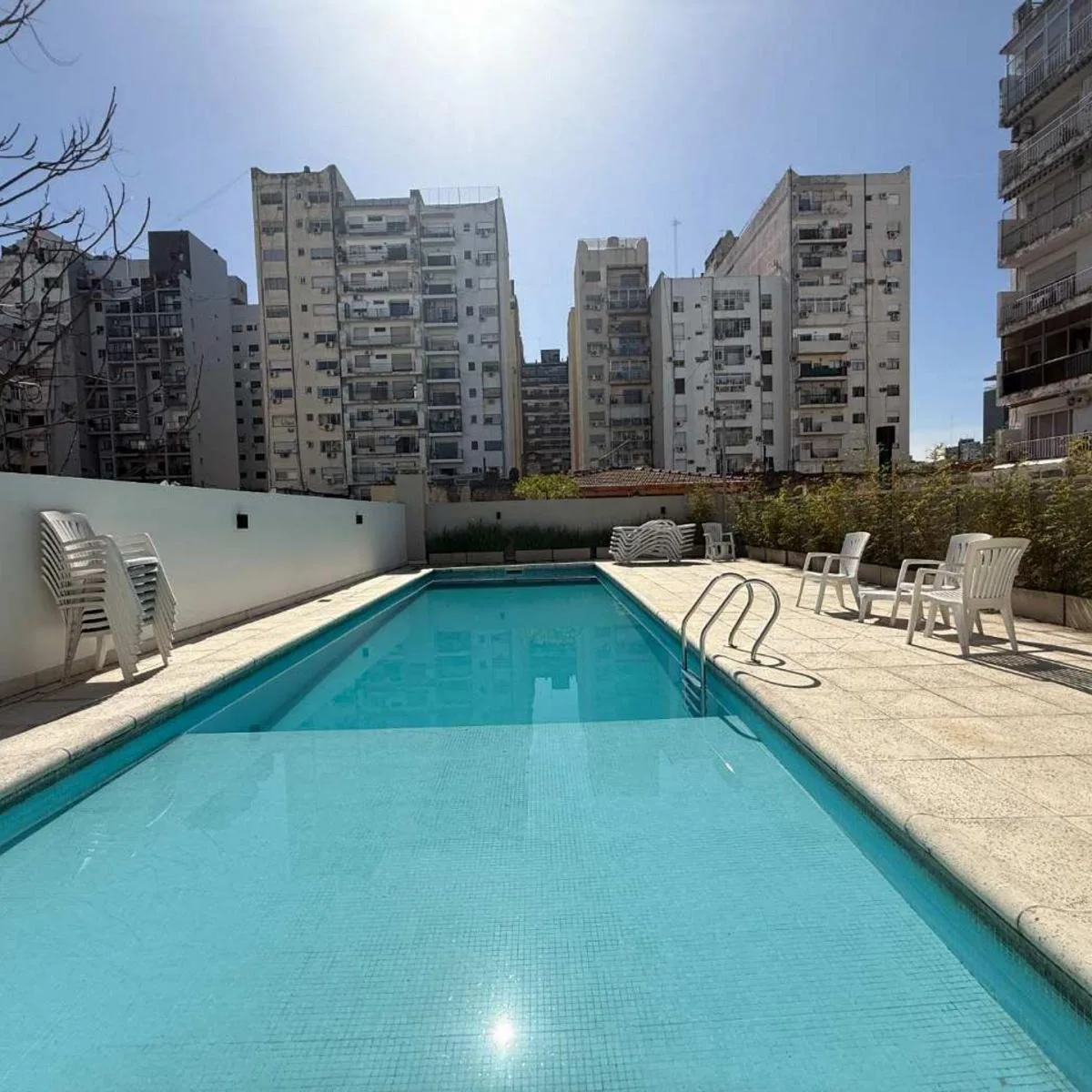 Monoambiente con balcón y amenities