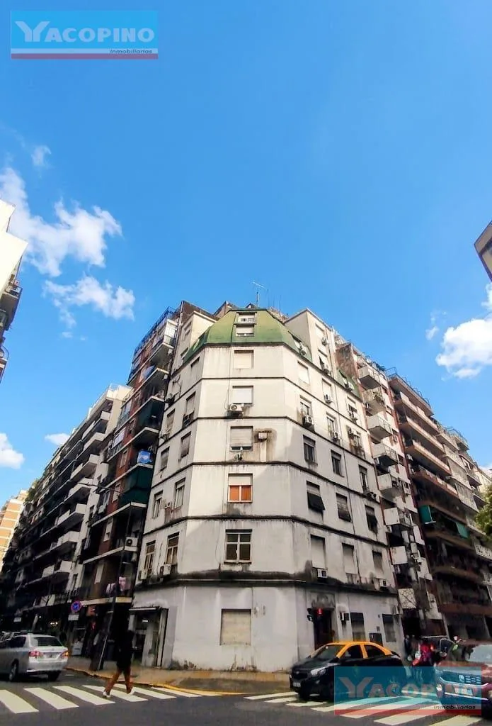 Monoambiente con balcón y A/A