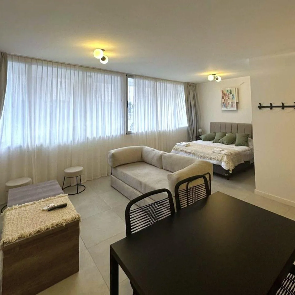 Monoambiente con balcón y amenities