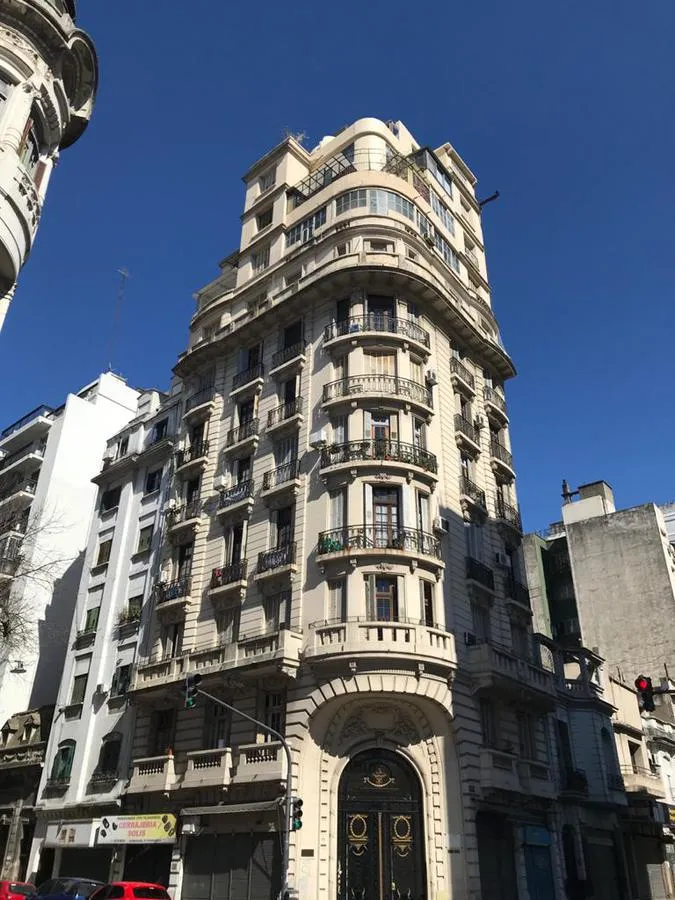 Departamento con terraza y vista abierta