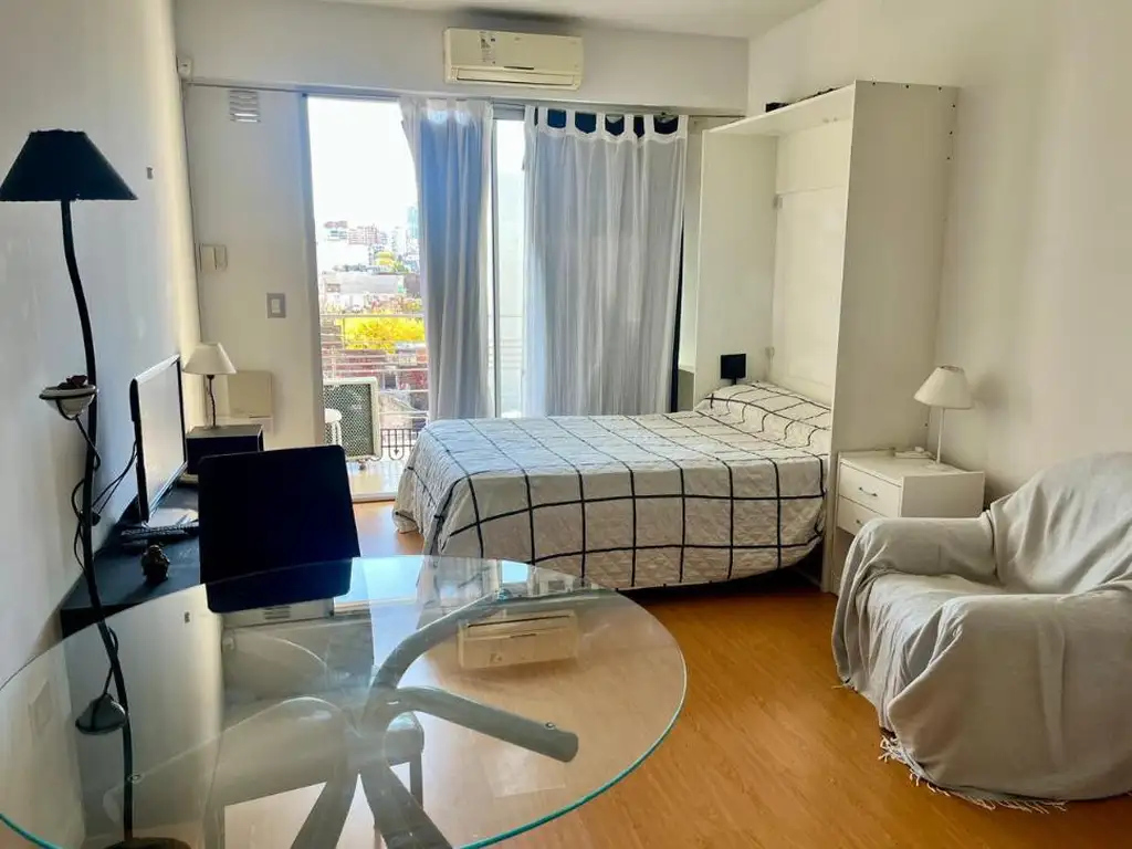 Studio amoblado con balcón