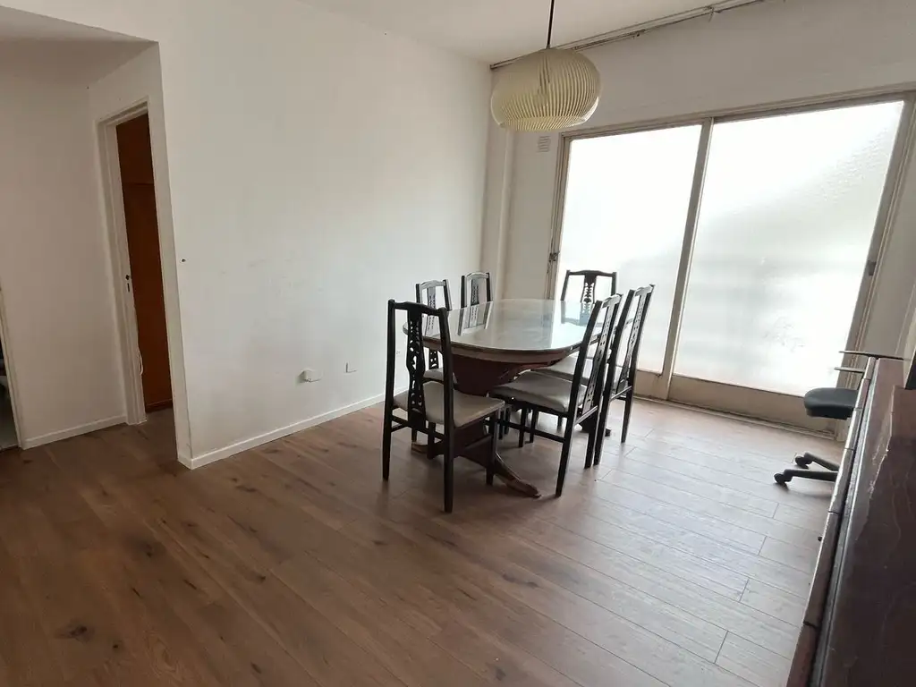 Departamento con balcón y AC