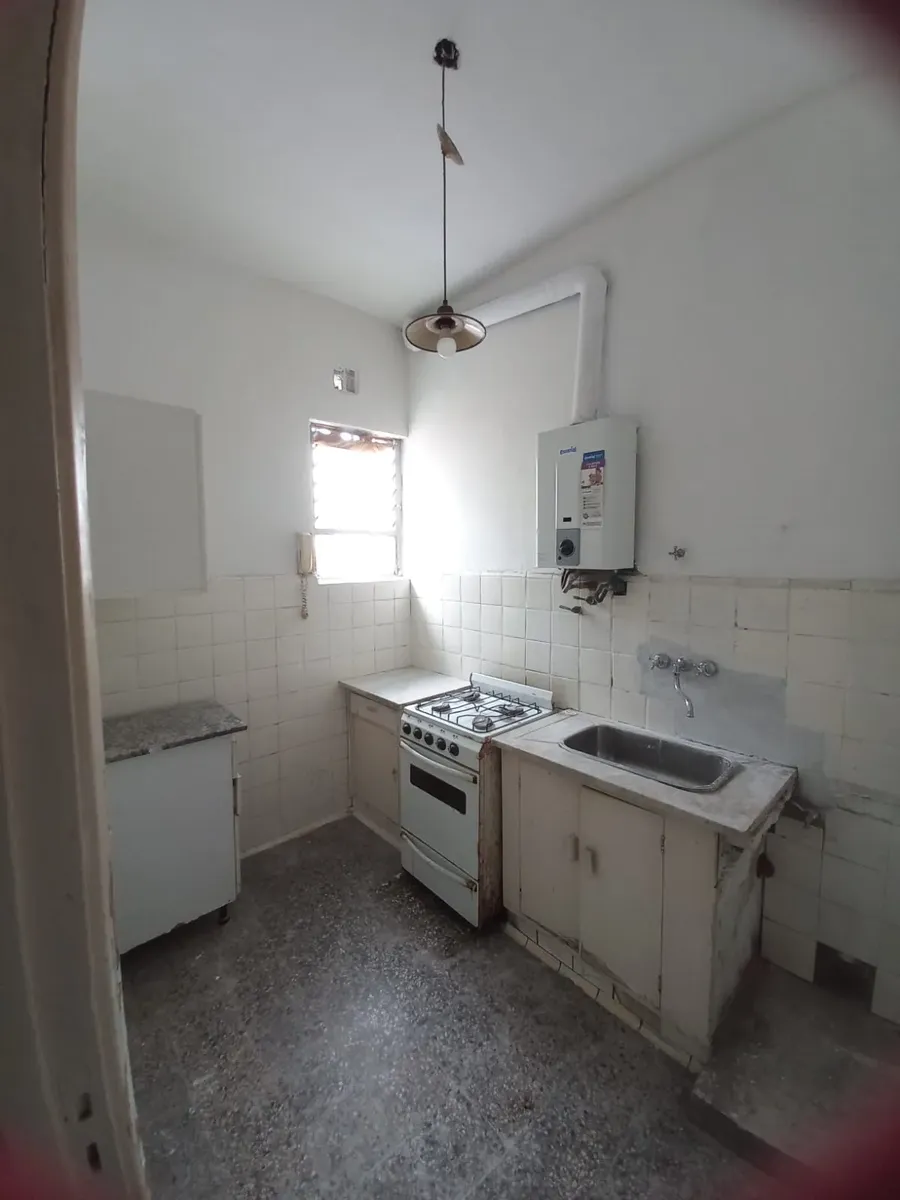 2 Ambientes C/ Terraza . Expensas Incluidas. Seguro De Caucion. Mes De Adelanto, Mes De Depósito.  Aumento Trimestral. Adicional Edesur , Metrogas Y Aysa