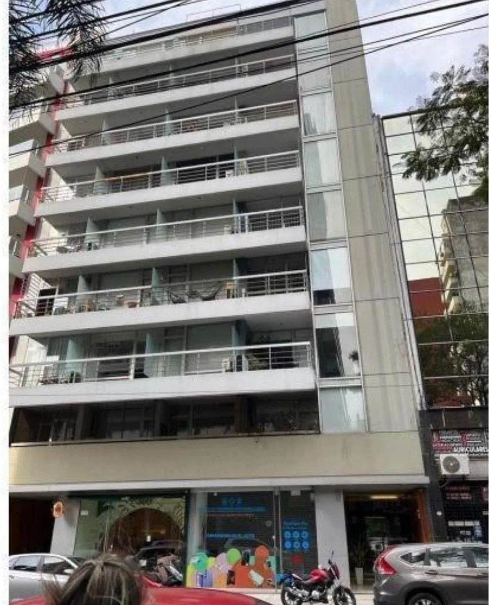Monoambiente con balcón