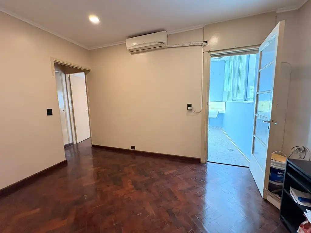 Apartment with balcony and AC
