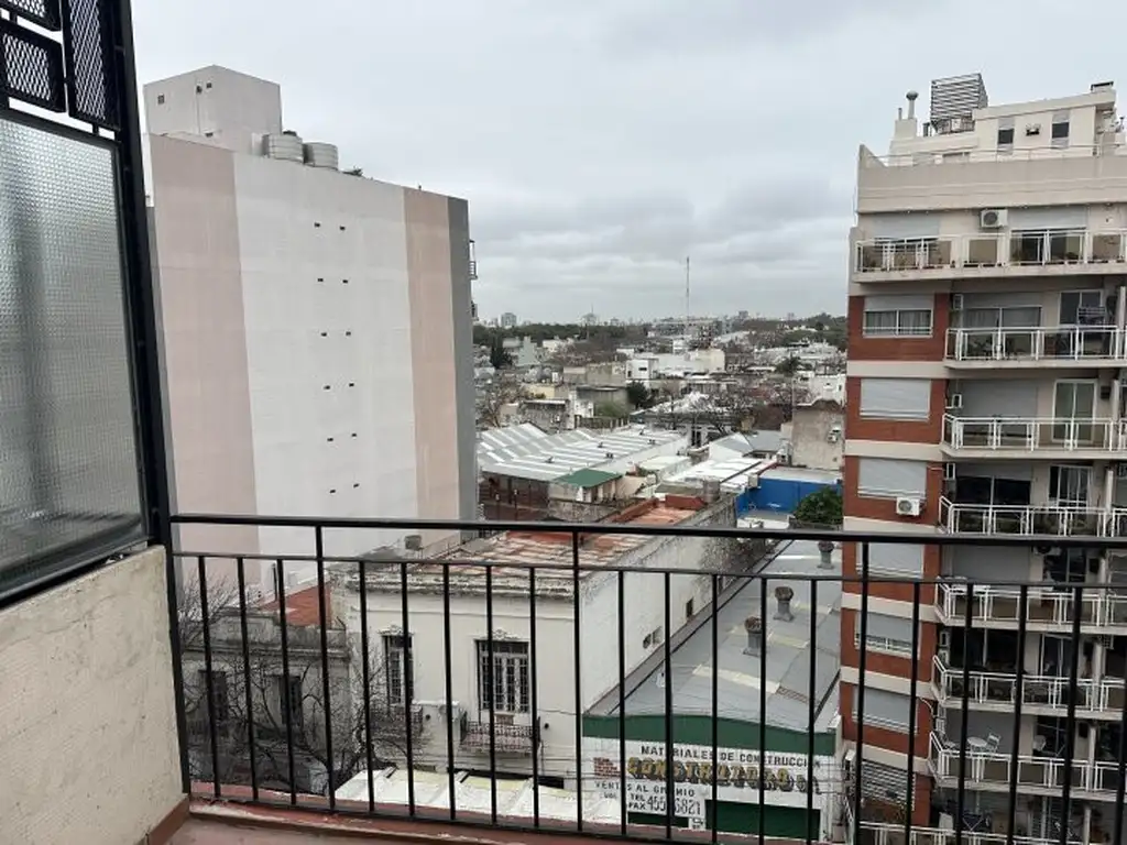 Departamento con balcón aterrazado