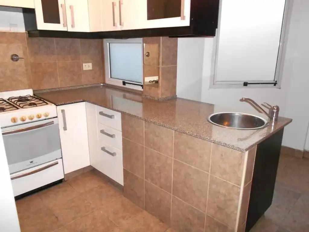 Departamento con balcón en Once