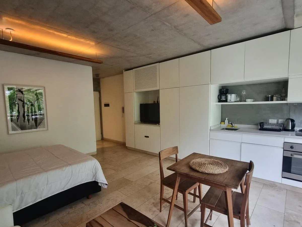 Studio with balcony and garden, Palermo