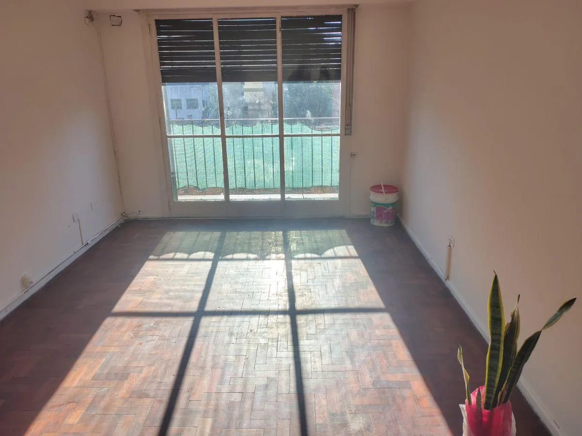 2 Ambientes Al Frente con Balcón Muy Luminoso ($820.000. -)
