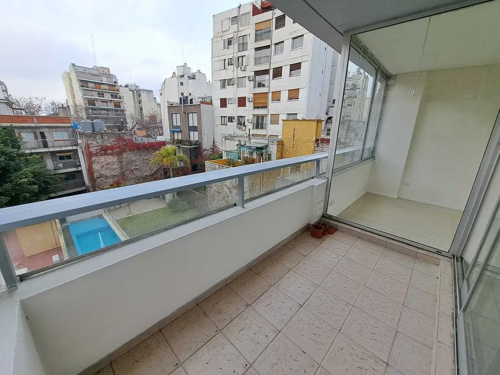 2 ambientes con balcón y cochera