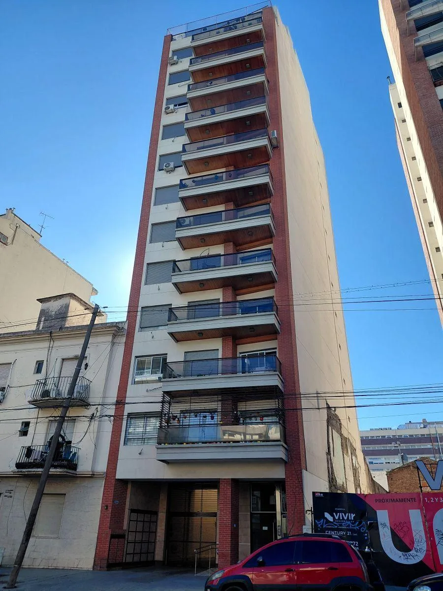 3 ambientes al frente con balcón