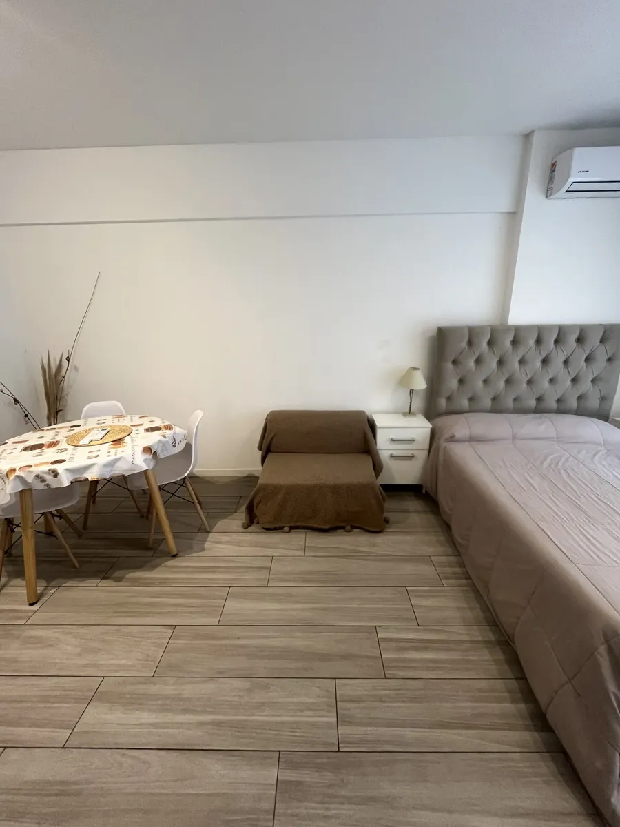 Monoambiente con terraza y laundry