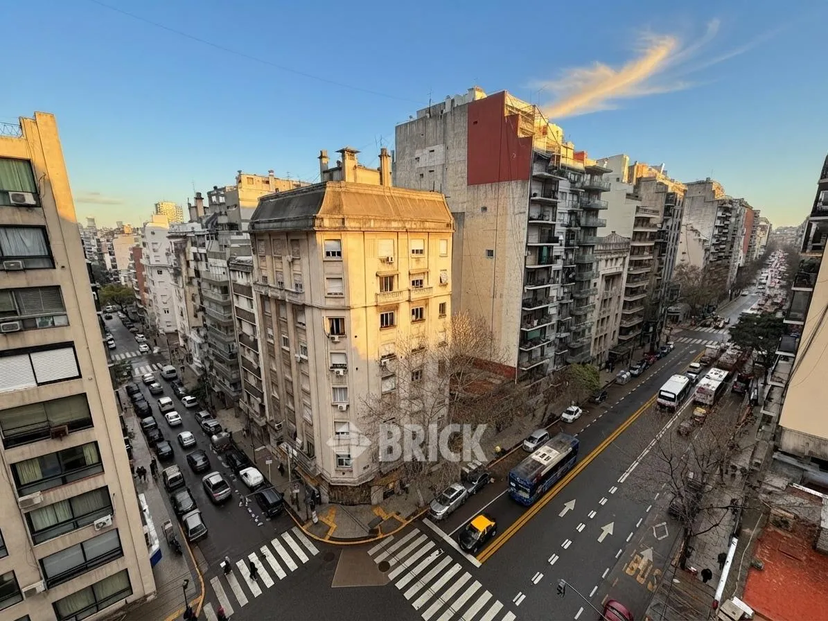 9º piso esquina con balcón