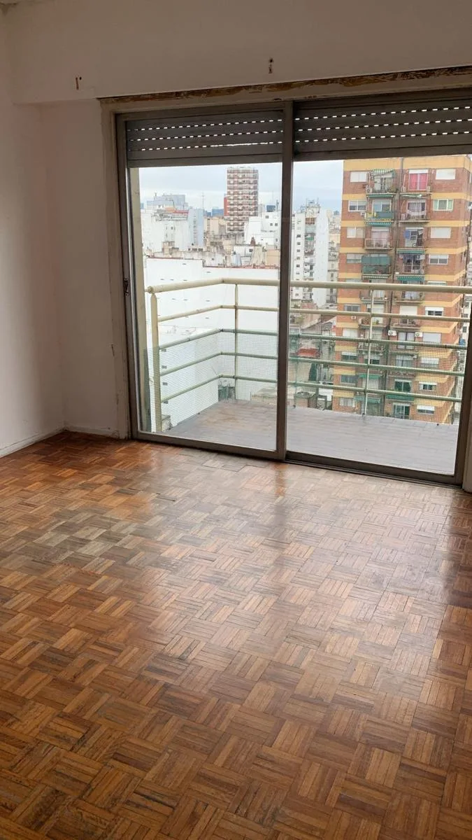Departamento con balcón en Almagro