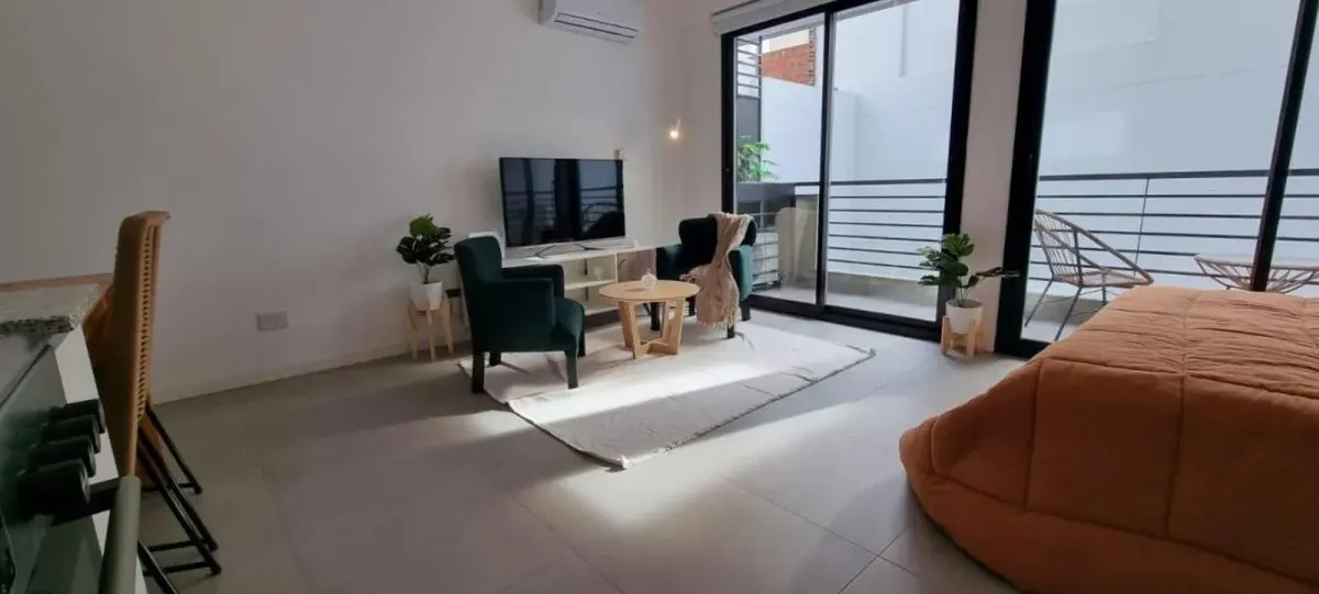Estúdio mobiliado com varanda